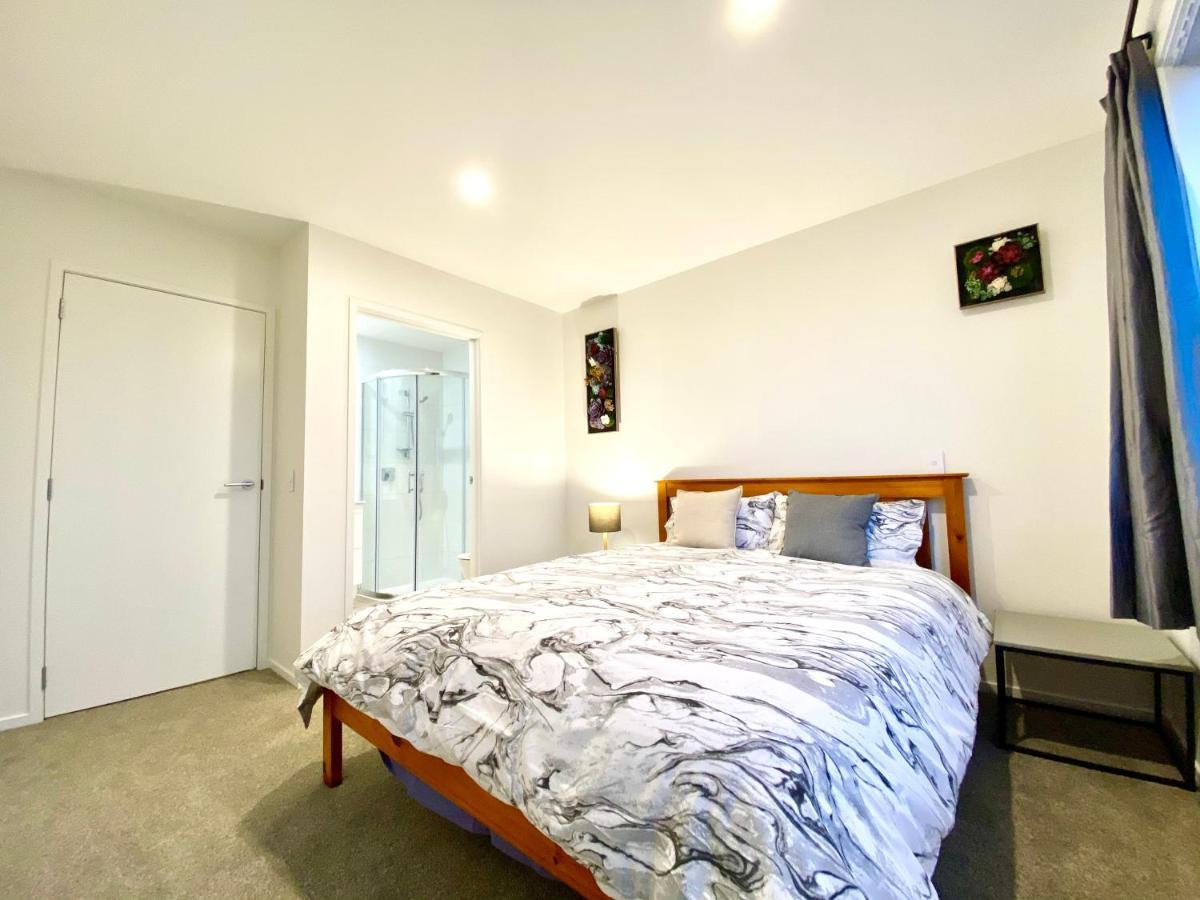 Stunning Townhouse - Walking To Botany Shopping Center Lägenhet Auckland Exteriör bild