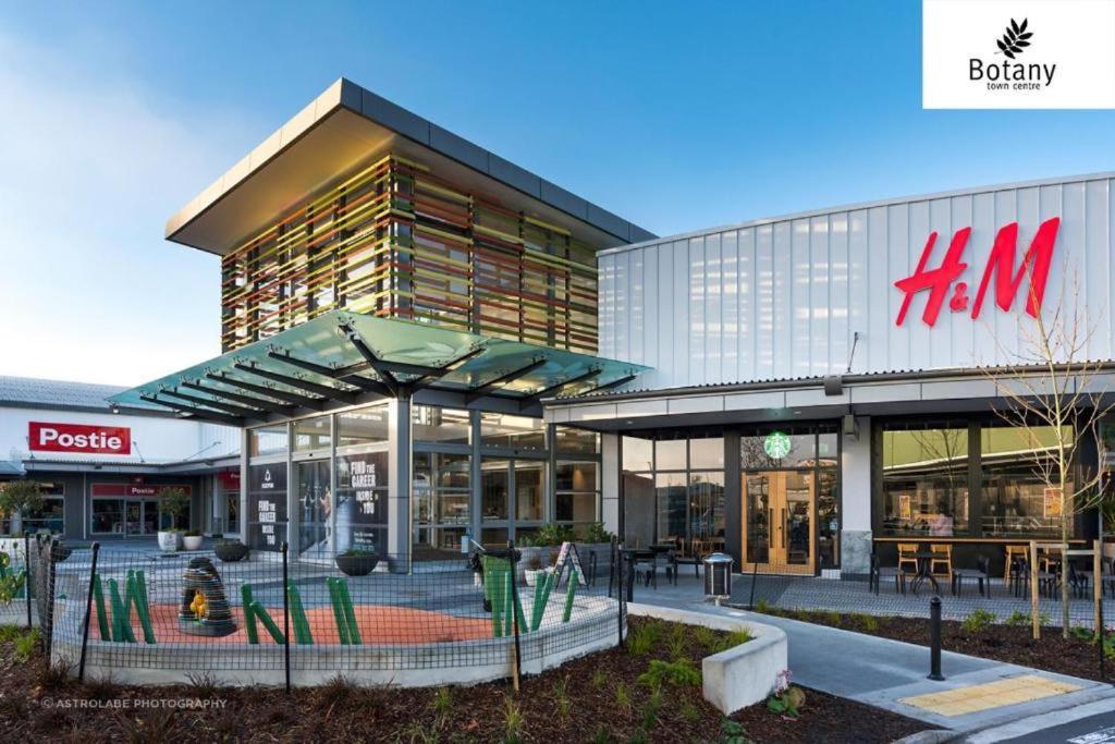 Stunning Townhouse - Walking To Botany Shopping Center Lägenhet Auckland Exteriör bild